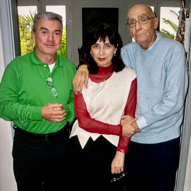 Pilar Del Rio, entre Saramago e Edney, na casa deles, na ilha de Lanzarote (abril 2008) Pilar Del Rio, entre Saramago e Edney, na casa deles, na ilha de Lanzarote (abril 2008)