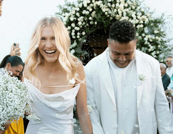 O presente de Celina Locks para as madrinhas do casamento com Ronaldo