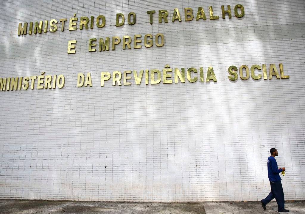 Fachada do ministério do Trabalho e Emprego e do ministério da Previdência Social