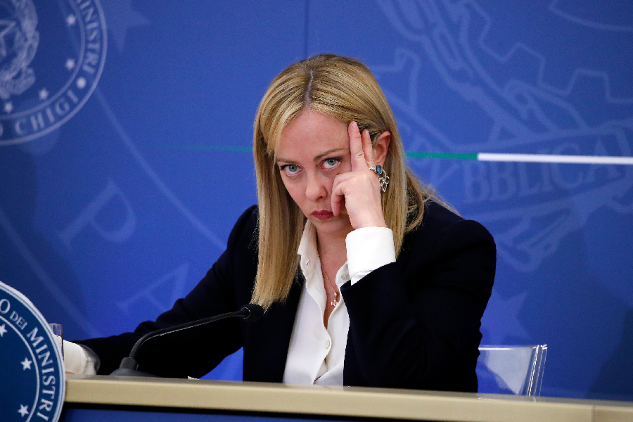 Itália proíbe uso de gênero neutro em escolas públicas