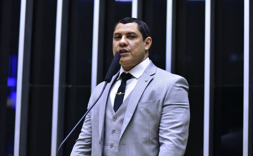Após fuga no RN, deputado reforça pedido para debater presídios federais