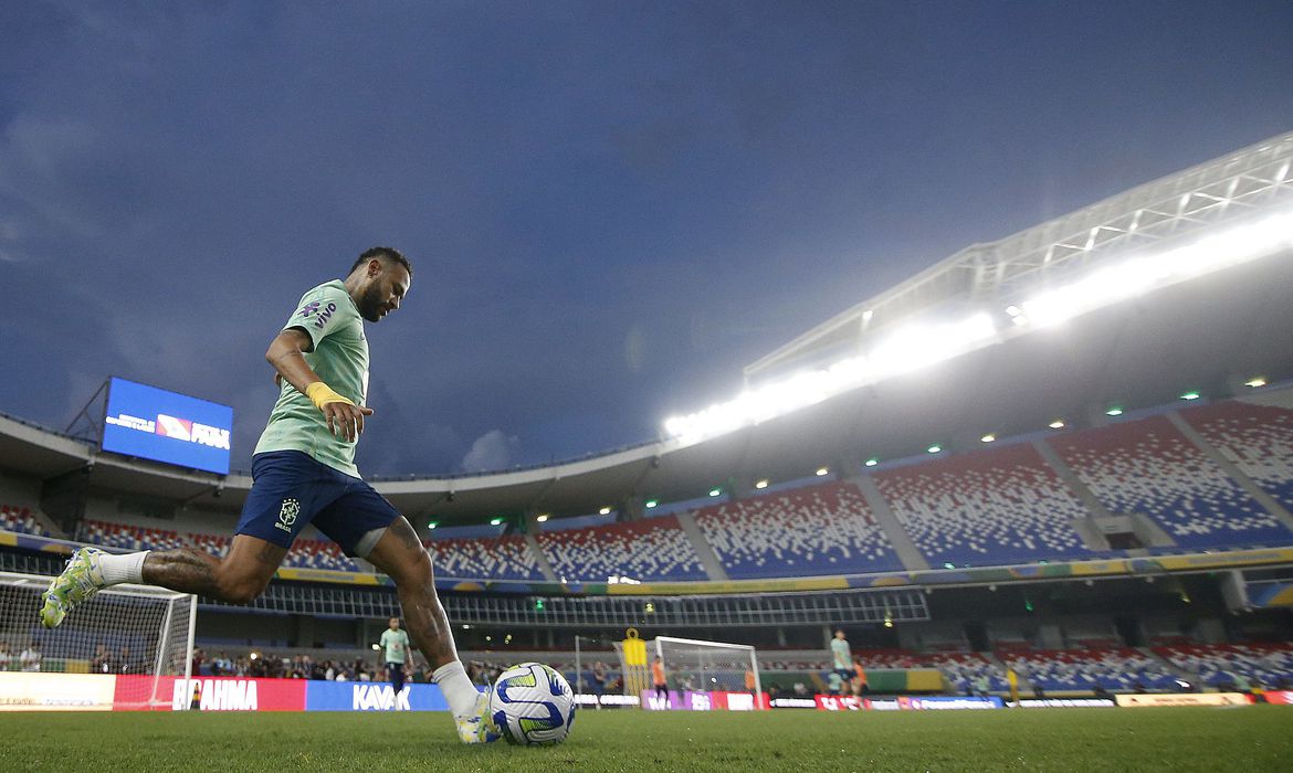 NEYMAR - Em casa: titular no Al-Hilal, atacante volta a jogar pela Seleção