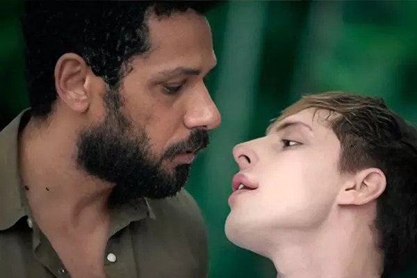 O motivo para Globo censurar beijo gay em ‘Terra e Paixão’