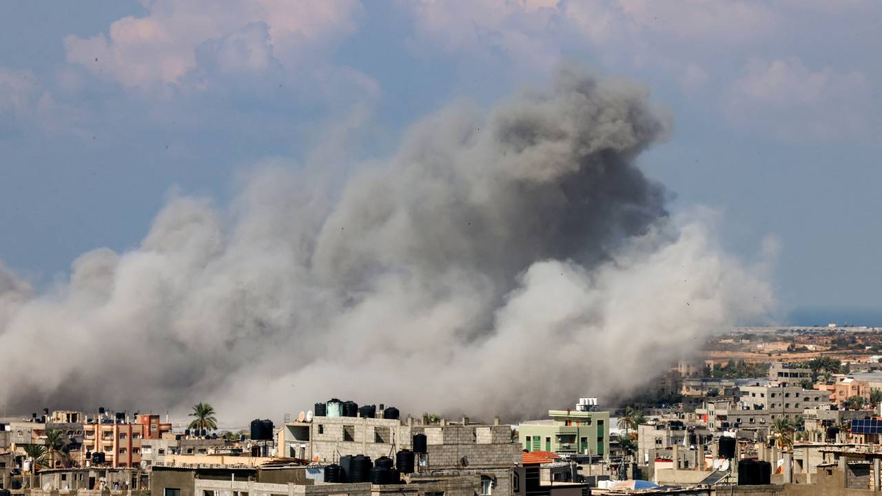 Smoke billows after an Israeli air strike in Rafah in the southern Gaza Strip on October 16, 2023. The death toll from Israeli strikes on the Gaza Strip has risen to around 2,750 since Hamas's deadly attack on southern Israel last week, the Gaza health ministry said October 16. Some 9,700 people have also been injured as Israel continued its withering air campaign on targets in the Palestinian coastal enclave, the Hamas-controlled ministry added. (Photo by SAID KHATIB / AFP)