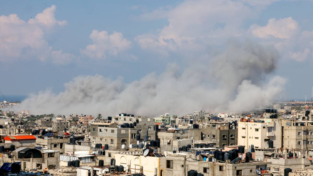 Smoke billows after an Israeli air strike in Rafah in the southern Gaza Strip on October 16, 2023. The death toll from Israeli strikes on the Gaza Strip has risen to around 2,750 since Hamas's deadly attack on southern Israel last week, the Gaza health ministry said October 16. Some 9,700 people have also been injured as Israel continued its withering air campaign on targets in the Palestinian coastal enclave, the Hamas-controlled ministry added. (Photo by SAID KHATIB / AFP)