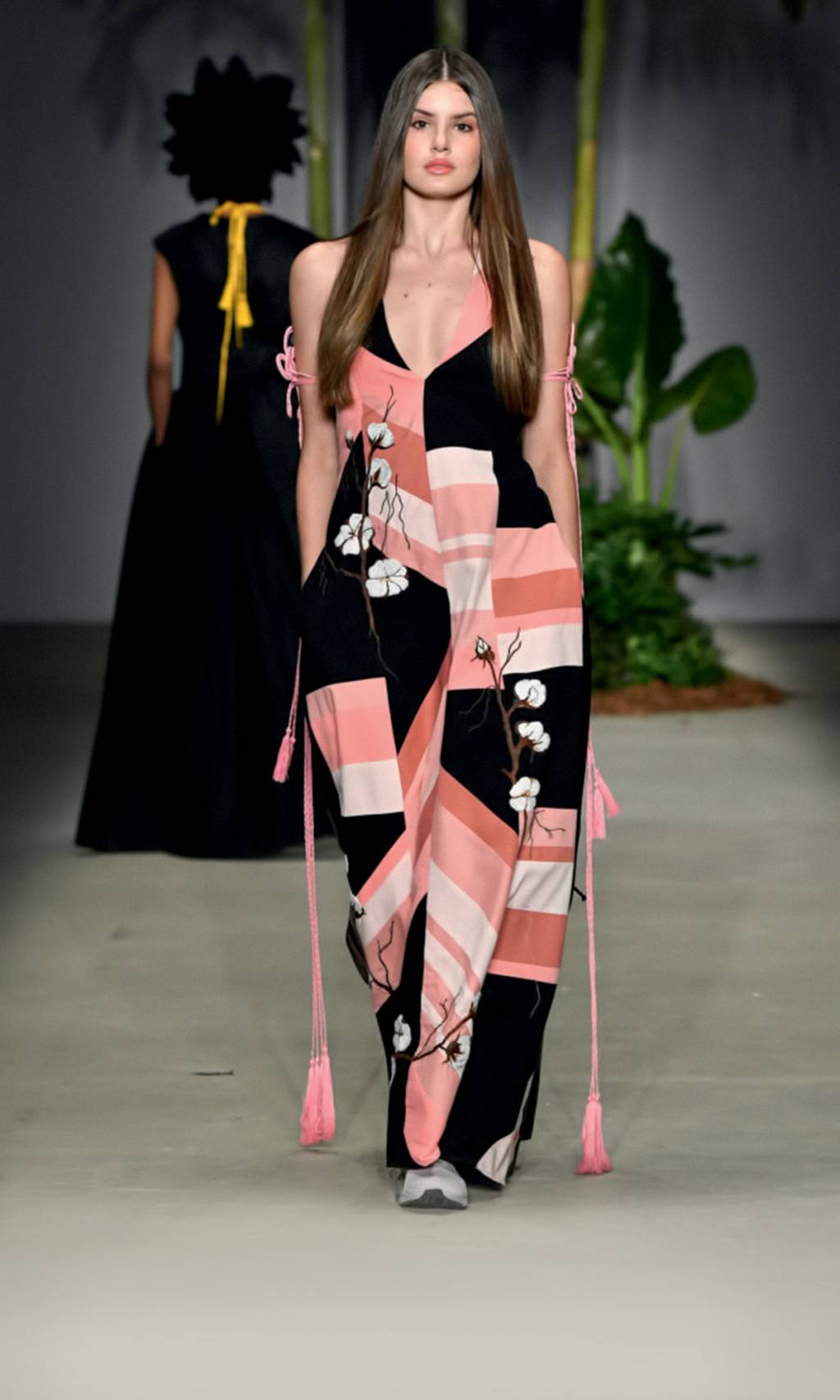 Joao Pimenta Feminino- SPFW N46out/2018foto: Ze Takahashi/ FOTOSITE PASSARELA - Camila Queiroz: modelo de João Pimenta fez bonito na São Paulo Fashion Week