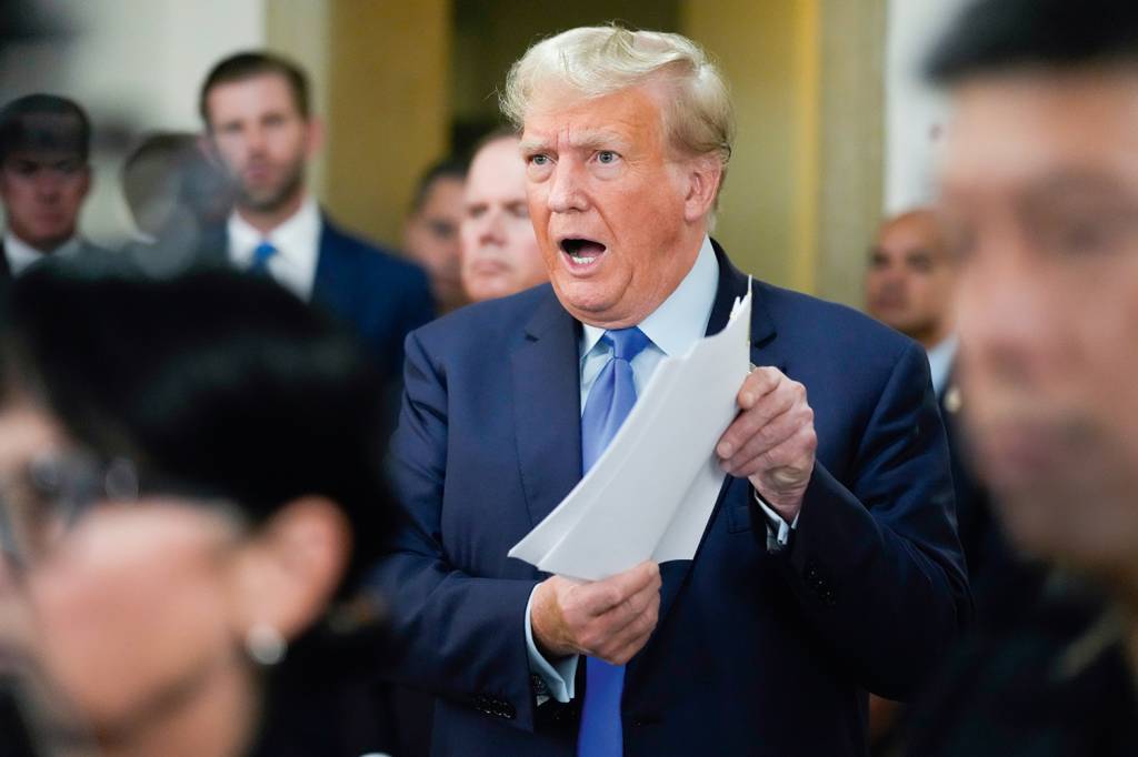 AP23275641156662.jpg NA FRENTE, AGORA - Trump: em alta nas pesquisas, apesar dos vários processos — ou talvez por causa deles