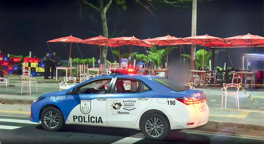CRIME – BARRA TIJUCA 2023 2461.JPG EXECUÇÃO - Polícia em quiosque na orla do Rio: três médicos mortos a tiros