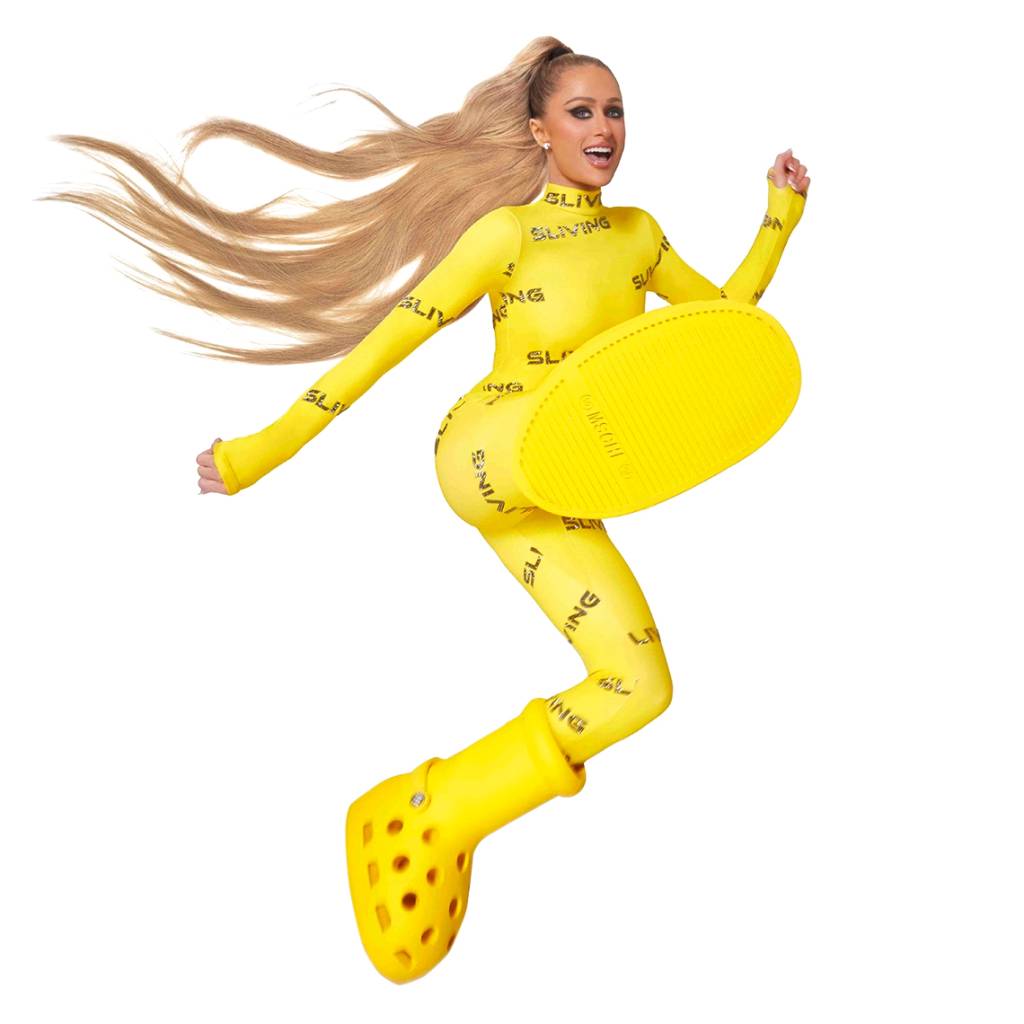 CROCS—PARIS-HILTON-2023-c.jpg BOM HUMOR - Paris Hilton e a bota inspirada no amarelão do Bob Esponja: para viralizar