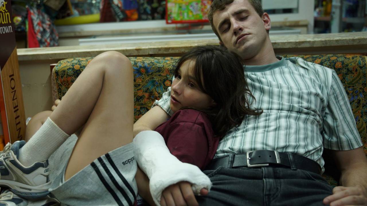 Frankie Corio e Paul Mescal em 'Aftersun', disponível exclusivamente na MUBI
