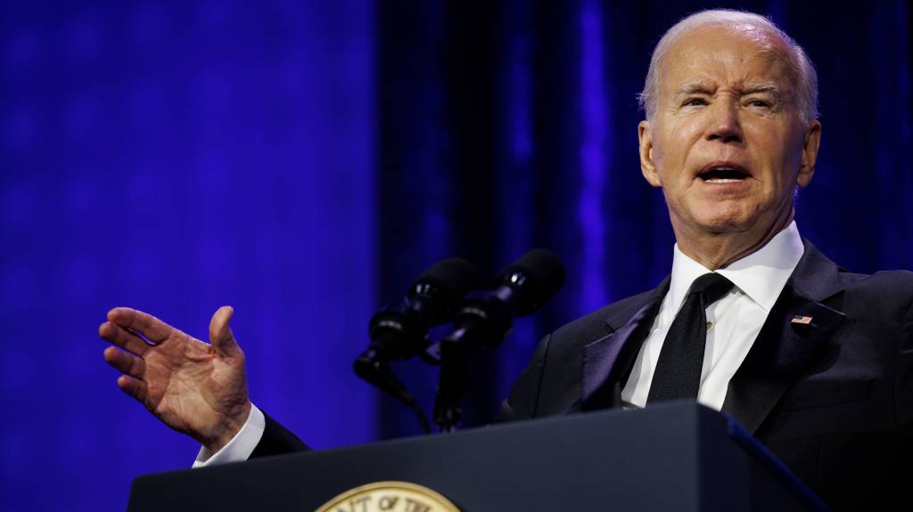 EUA planejam aliviar sanções contra petróleo da Venezuela, diz agência