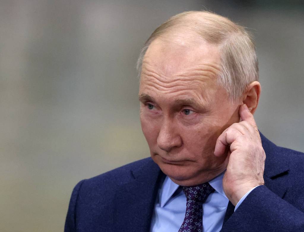 Russa crítica à guerra é sentenciada a 8 anos de prisão por pedir morte de Putin 