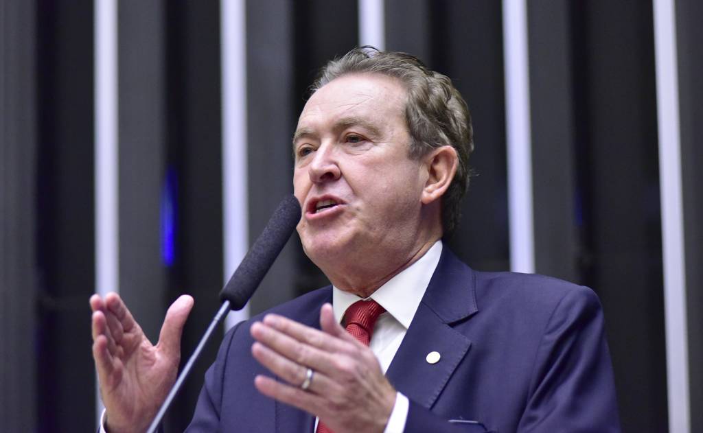 Ex-prefeito lidera disputa em Curitiba e quer os apoios de Lula e do PT