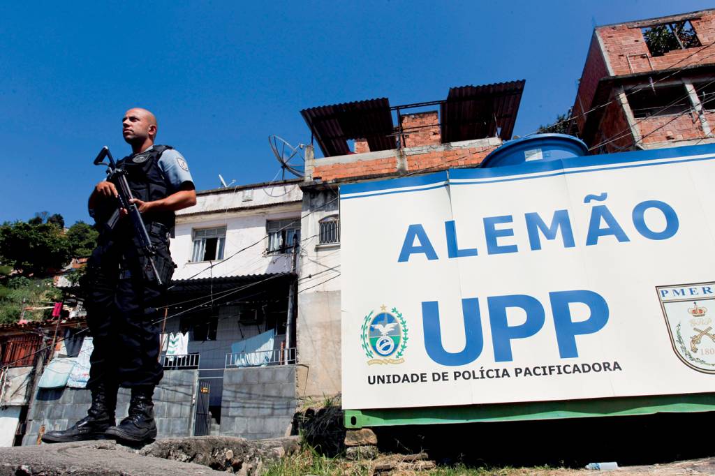 Complexo do Alemão DUROU POUCO - UPP carioca: programa começou bem, mas se perdeu por falta de planejamento