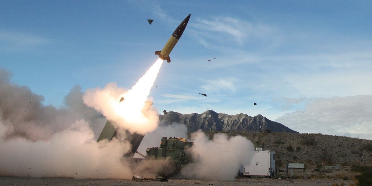 Os ataques ucranianos aos aeródromos de Berdyansk e Luhansk, ocupados pela Rússia, foram realizados com o uso dos mísseis de longo alcance americanos ATACMS.