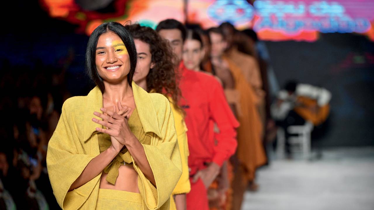 DOMÍNIO - Desfile só com a fibra natural: apelo entre as novas gerações