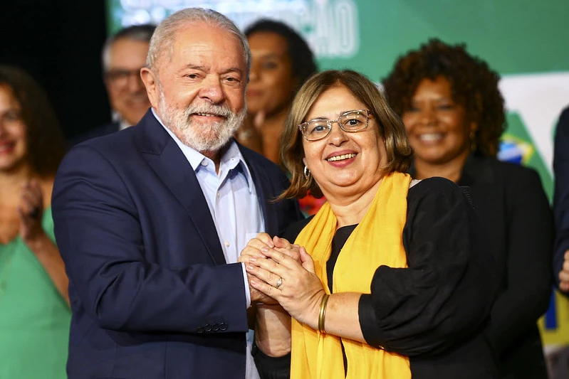 Lula sanciona lei que dá salário mínimo a menores órfãos de feminicídio