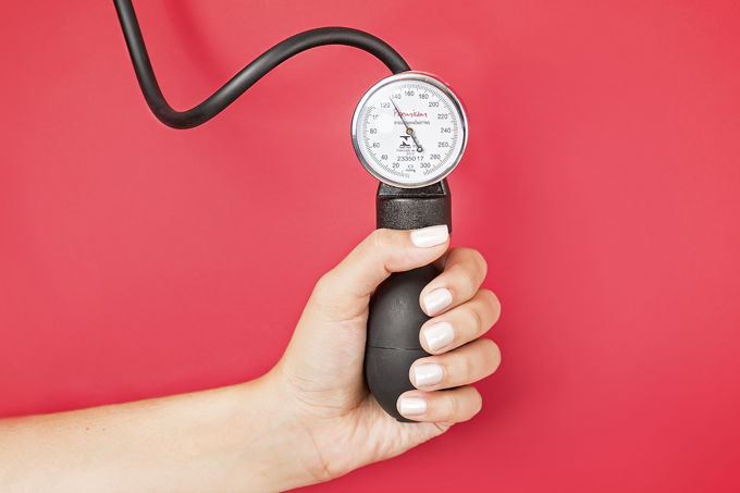 Mulheres morrem mais por hipertensão associada ao álcool, aponta estudo