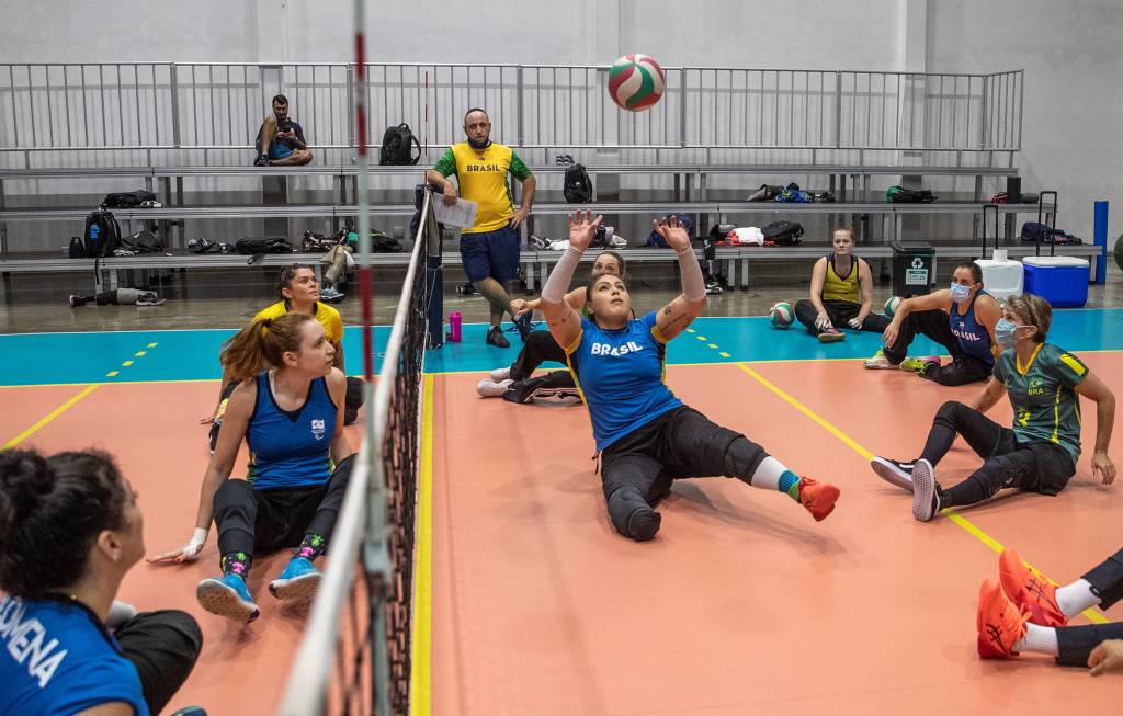 De patrocínio novo, Brasil vai ao Chile com 40% de estreantes