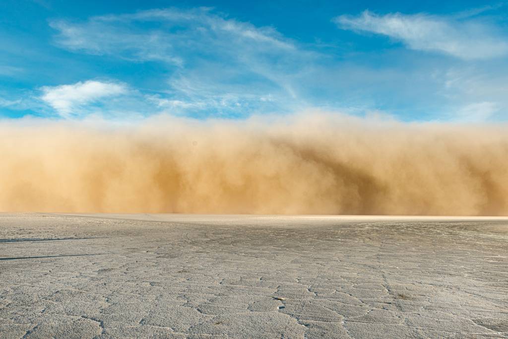 Uyuni,Sand and salt storm,Scenic view of sea against sky,Isla Incahuasi,Bolivia Uyuni,Sand and salt storm,Scenic view of sea against sky,Isla Incahuasi,Bolivia