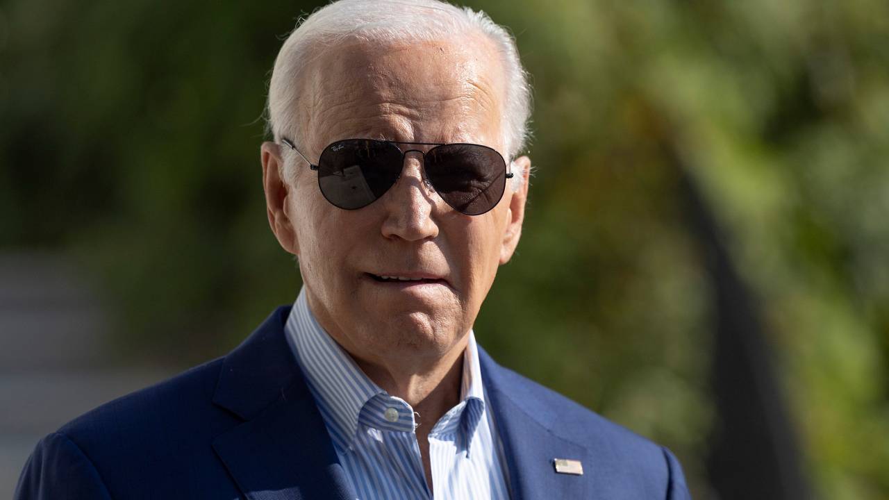 WASHINGTON, DC - NOVEMBER 09: U.S. President Joe Biden departs the White House on Marine One on November 09, 2023 in Washington, DC. Biden is traveling to Illinois to meet with the head of the United Automobile Workers and to celebrate the recent labor deal with the country’s big three automakers. (Photo by Kevin Dietsch/Getty Images)