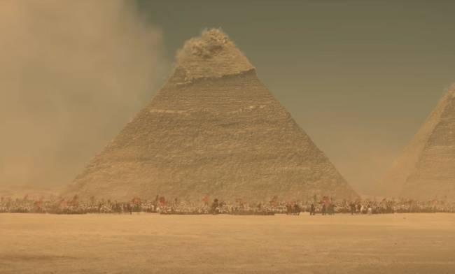 napoleon_pyramid Pirâmides atacadas em cena do filme 'Napoleão' -