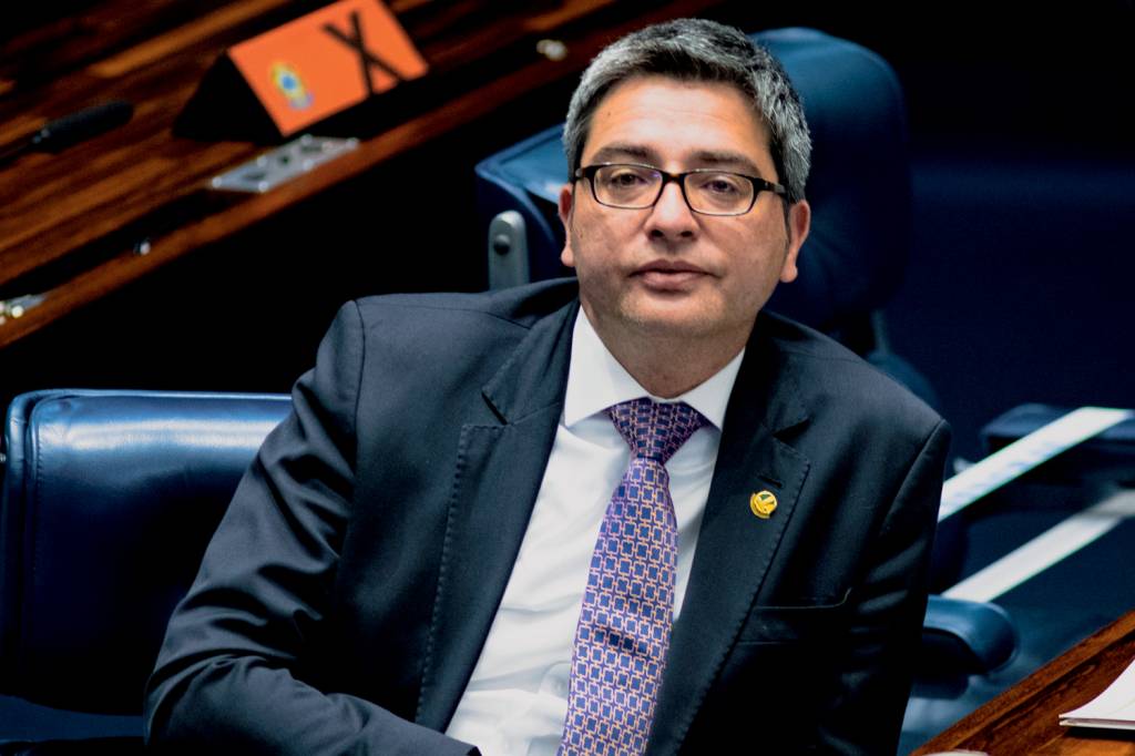 Plen·ria Senado Federal Nesta quinta (19) os Seandores realizam votaÁ¿o na Plenario do Senado Federal. Na foto, Senador Carlos Portinho (PL-RJ) Credito: Ton Molina/Fotoarena