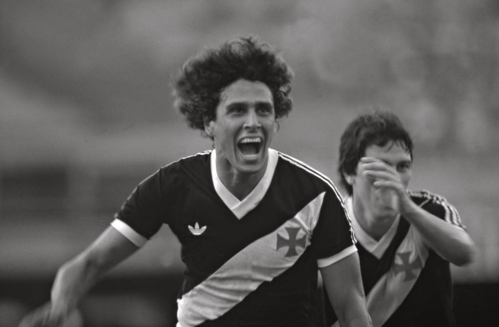 Roberto-Dinamite,-do-Vasco,-comemorando-gol..jpg Roberto-Dinamite,-do-Vasco,-comemorando-gol..jpg