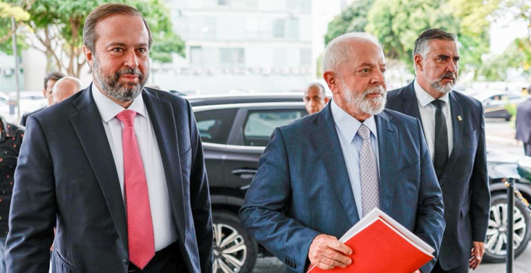 Com Lula presente, CNPE antecipa aumento de biodiesel na mistura do diesel