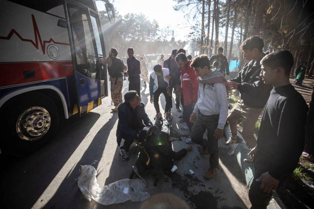 Estado Islâmico assume autoria de atentados no Irã que mataram ao menos 84