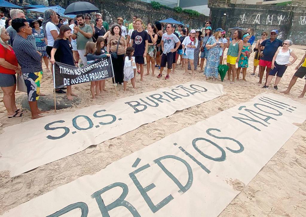 1D-(2)-BAHIA—PRAIA-DO-BURACAO—PROTESTOS-2023-9-g.jpg MOBILIZAÇÃO - Praia do Buracão: sombra na areia preocupa a comunidade