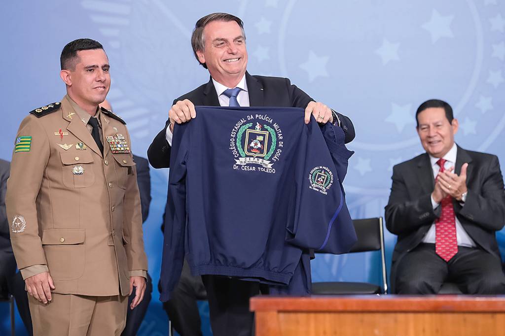 2—ESCOLAS-CIVICO-MILITARES—JAIR-BOLSONARO-2019-9-a.jpg CARTILHA - Bolsonaro: para ele, crianças devem aprender disciplina e hierarquia