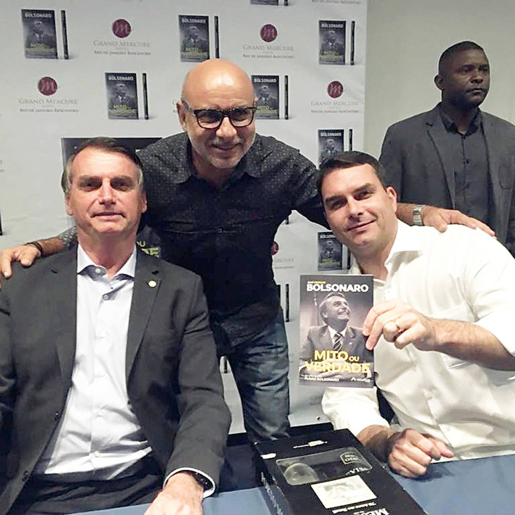 21434248_126067088128958_2787779824914006016_n_1.jpg AMIZADE - Jair Bolsonaro, Queiroz e Flávio: relações próximas com o ex-capitão