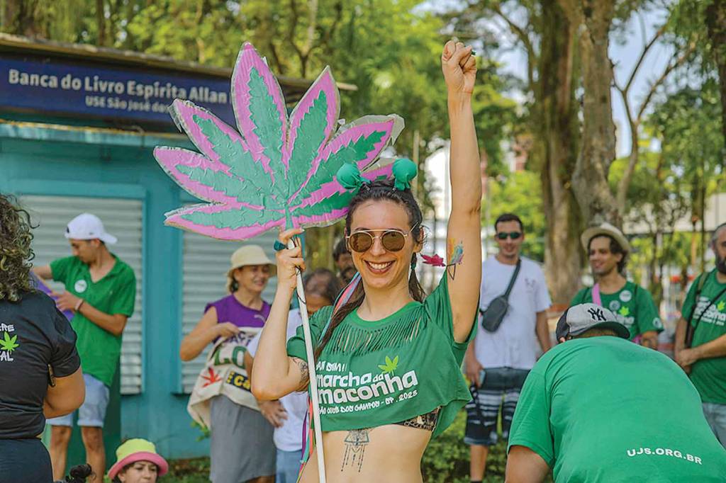 2444676_fotoarena.jpg POLÊMICA - Marcha pró-legalização: PEC no Congresso quer manter proibição