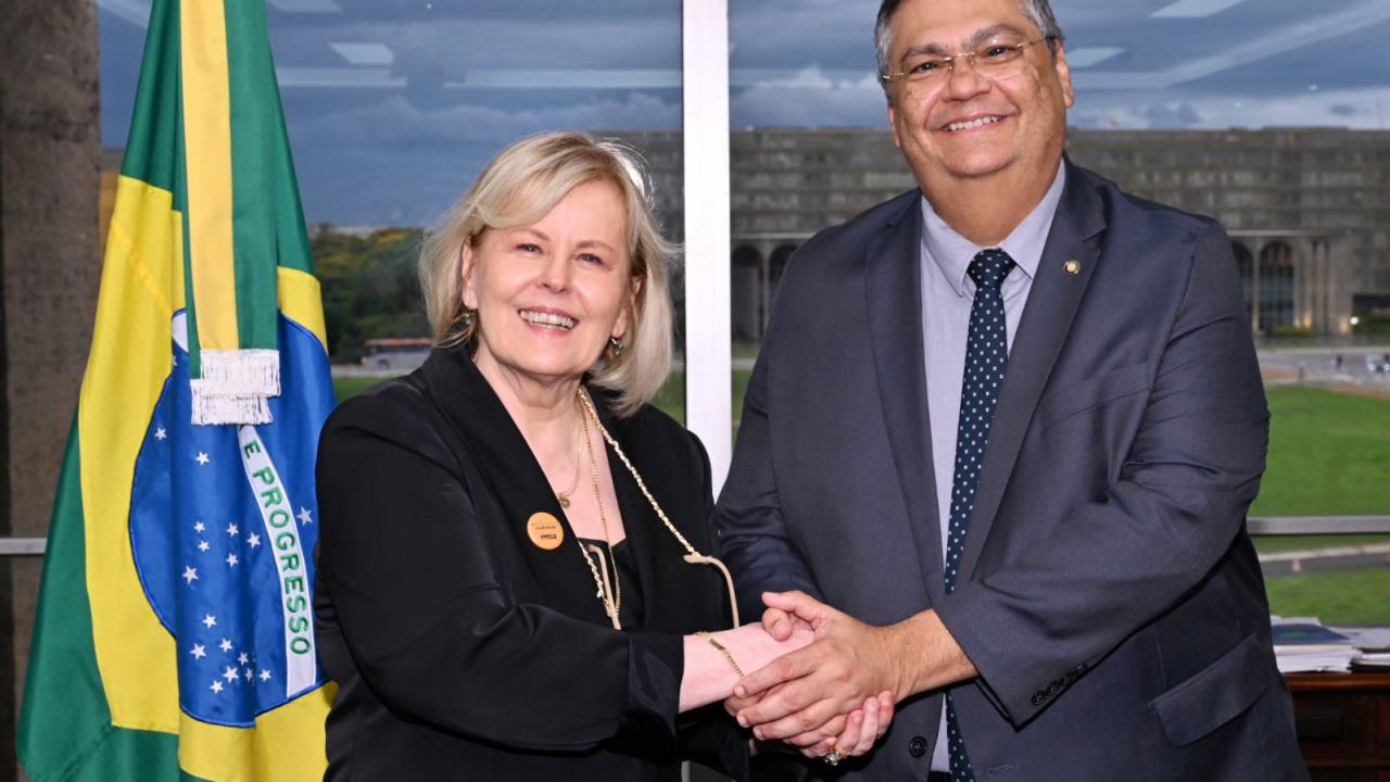 Rosa Weber e Flávio Dino, no dia 8 de janeiro de 2024, no Ministério da Justiça e Segurança Pública, em Brasília