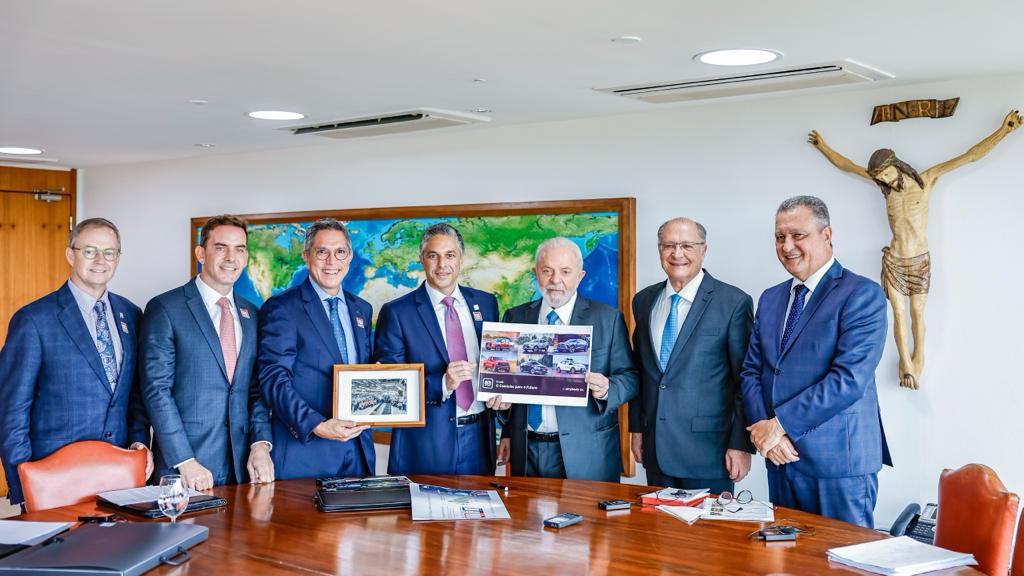 O presidente Lula recebe executivos da General Motors no Palácio do Planalto, nesta quarta-feira