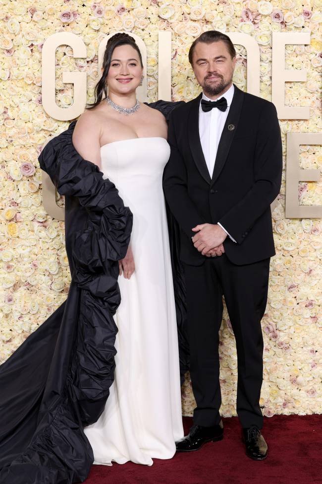 Indicados por 'Assassinos da Lua das Flores', Lily Gladstone e Leonardo DiCaprio chegaram juntos ao tapete vermelho