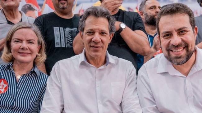 A presidente nacional do PT, Gleisi Hoffmann, o ministro da Fazenda, Fernando Haddad, e o deputado federal Guilherme Boulos