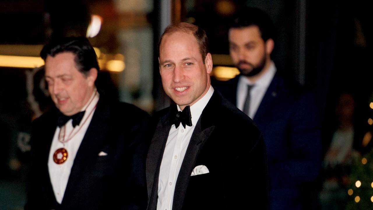 NOITE DE GALA - Príncipe William de volta à ativa: treinamento para o trono durante o tratamento de saúde do pai
