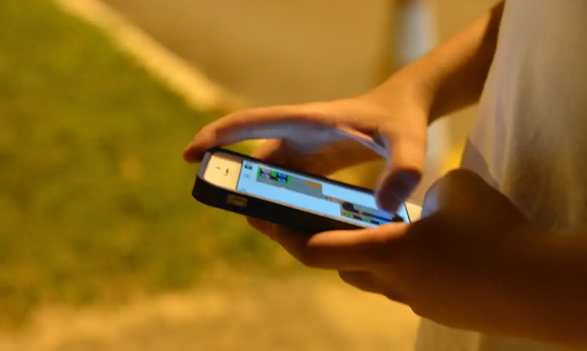 "Upskirting", prática que consiste no registro de foto ou vídeo de partes íntimas de pessoas sem seu consentimento