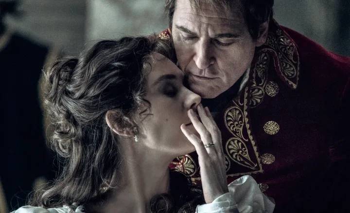2-FILME-NAPOLEON-03.jpg NAPOLEÃO: Figurino grandioso e ostentativo para o filme épico