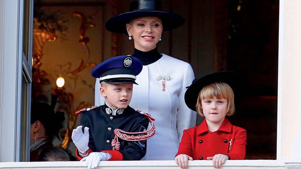 Celebrations marking National Day in Monaco DESCONTROLE - Charlene, com os gêmeos: abusando do cheque especial