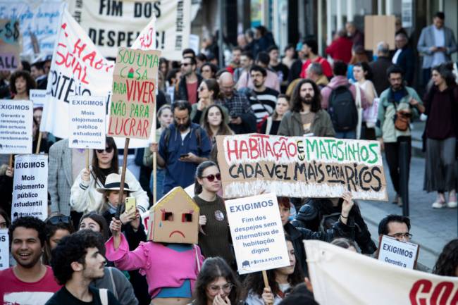 Housing Rights Protest In Porto, Portugal Thousands of people are coming together to demonstrate for the right to fair and affordable housing and the end of real estate speculation in Porto, Portugal, on January 27, 2024. The protest is beginning in Praca da Batalha and ending in front of the City Hall of Porto, also contesting the policies taken by the municipality of Porto in relation to housing. The Door to Door and Homes to Live protests are taking place in several cities from North to South of the country. (Photo by Rita Franca/NurPhoto via Getty Images)