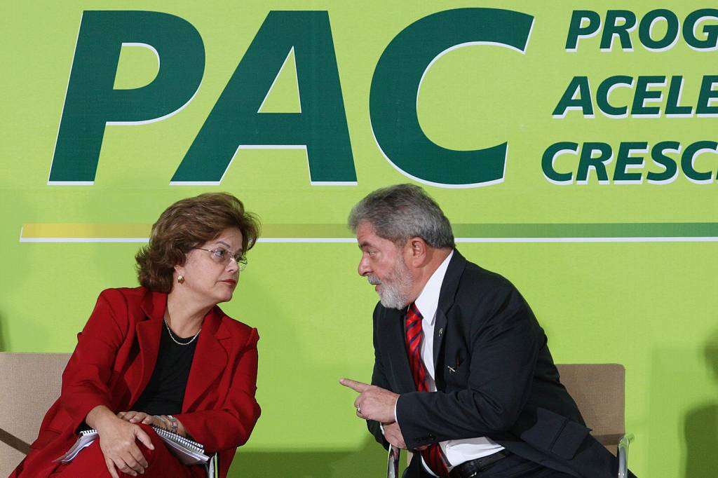 GettyImages-94882206.jpg MEGALOMANIA - Dilma e Lula no lançamento do antigo PAC: projeto do trem-bala fracassou