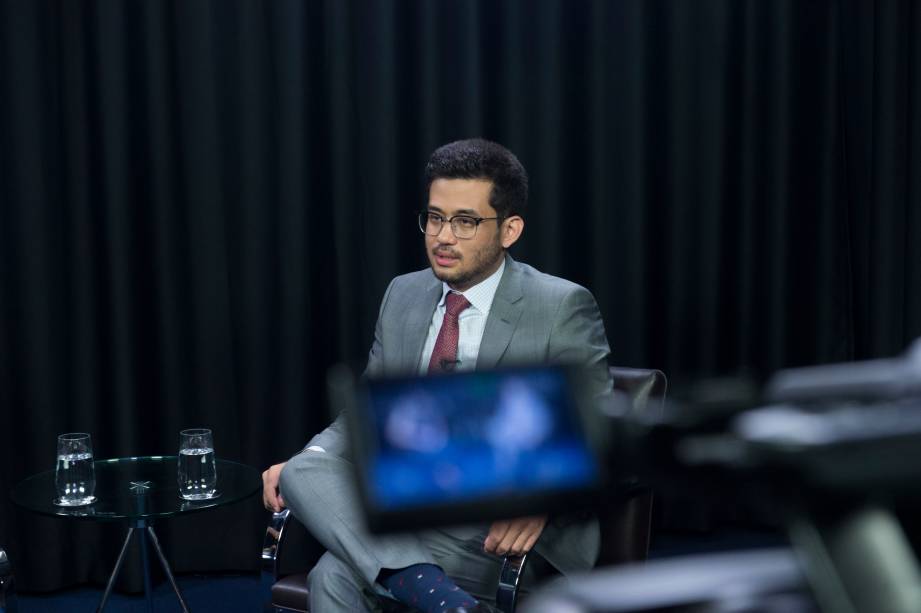 O deputado federal e pré-candidato à prefeitura de São Paulo, Kim Kataguiri, durante entrevista para a jornalista e apresentadora, Marcela Rahal, no programa "Amarelas On Air", de Veja