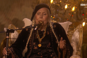 Joni Mitchell se apresenta no Grammy 2024