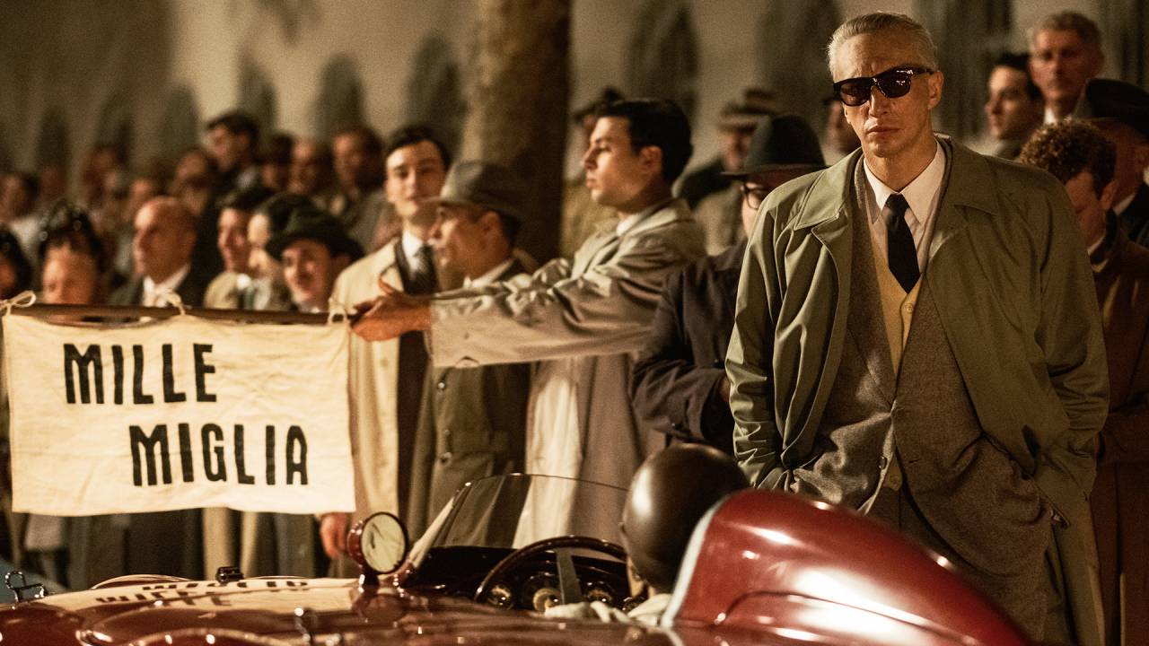FORÇA - Driver como Il Commendatore (à dir.): superação