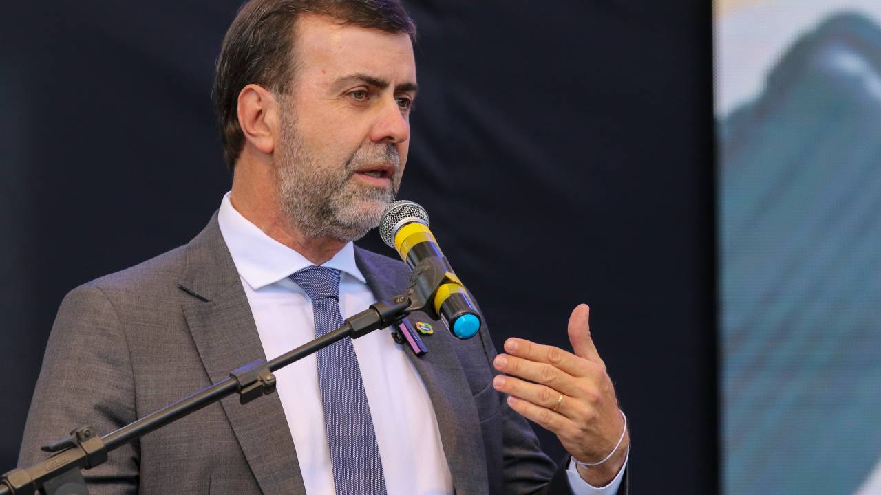 Brasília, DF 15/12/2023 O presidente da Embratur, Marcelo Freixo durante abertura do Salão Nacional do Turismo, no Estádio Mané Garrincha, em Brasília -