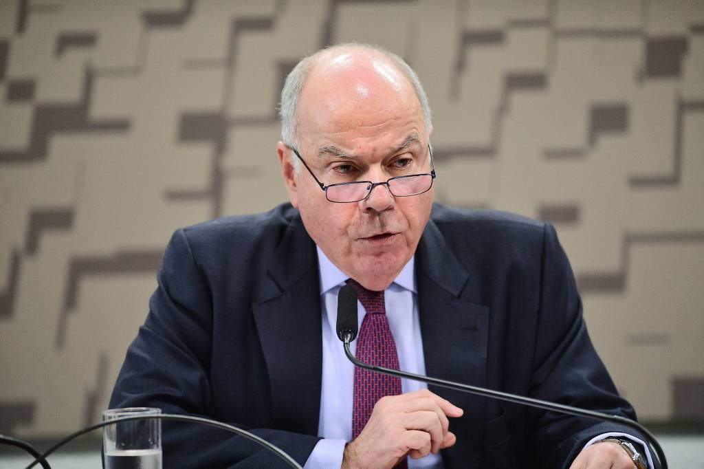 Tarifaço de Trump em defesa de Bolsonaro ‘é ofensivo’, diz Mauro Vieira