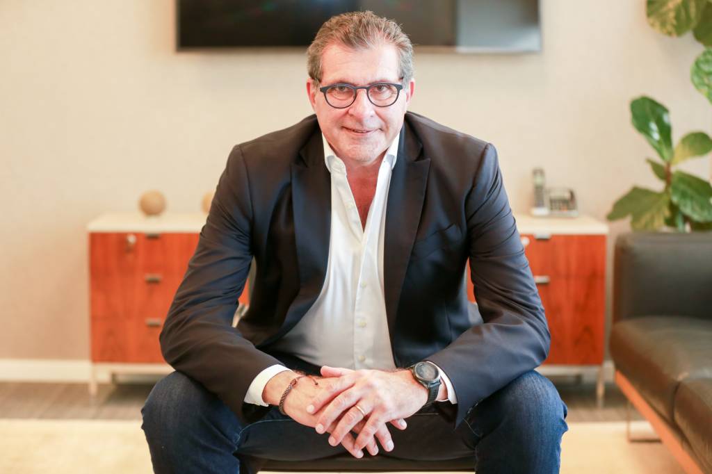 Déficit habitacional cresce mais que lançamentos no Brasil, diz Fábio Cury